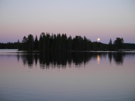 Fredag kveld når månen står opp