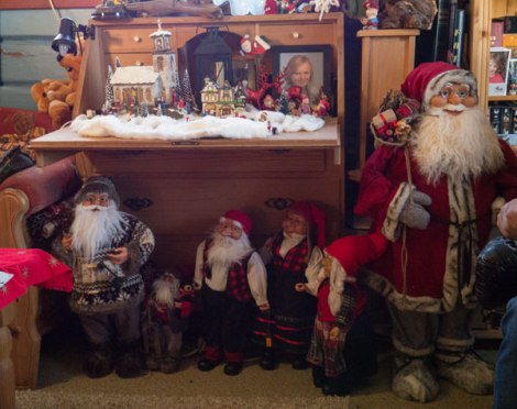 Mange nisser og en kirke